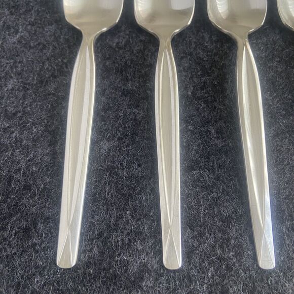 Vintage Wm Rogers MFG Co Silver Plated Grapefruit Spoons Lot of 7 Serrated Spoon - Picture 3 of 8